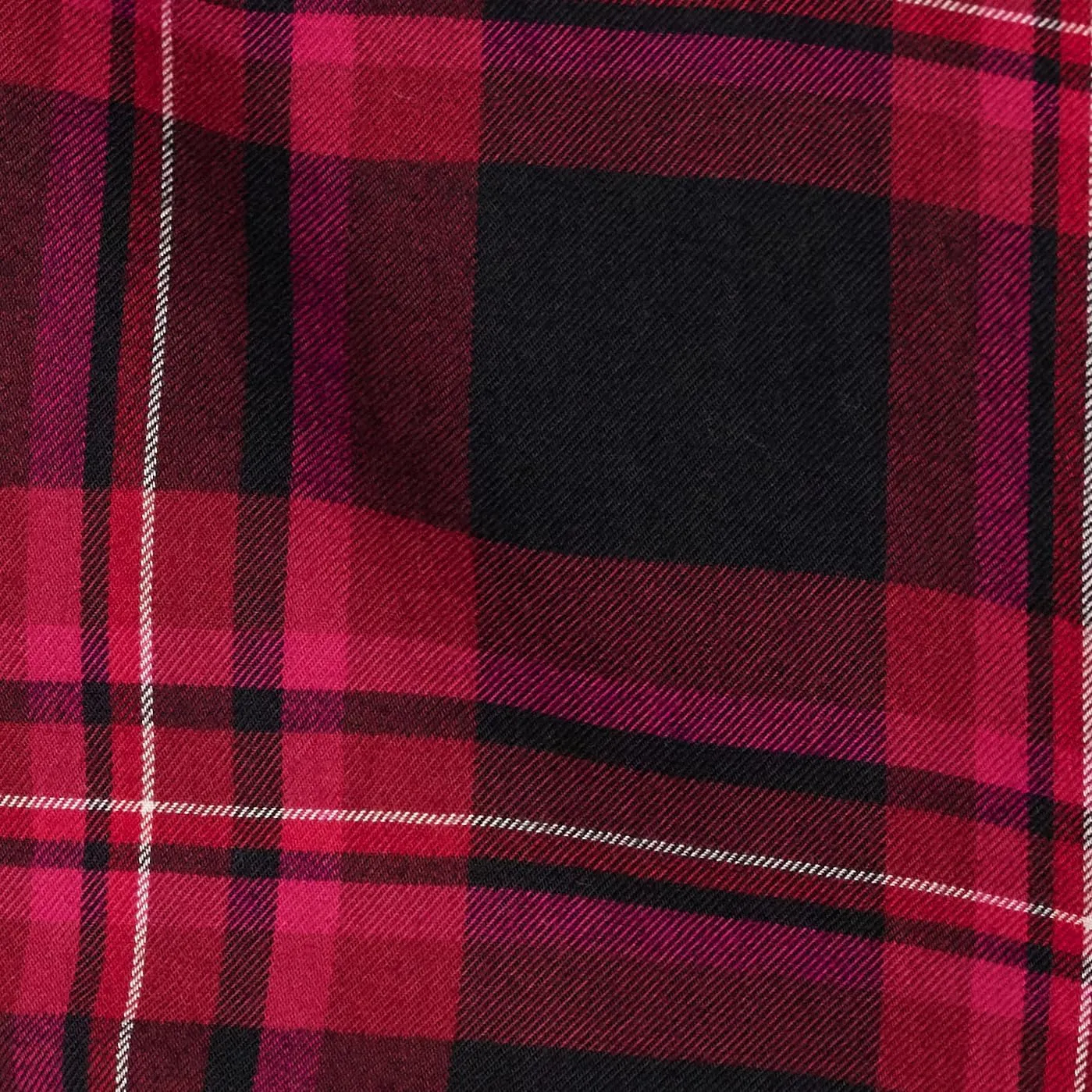 Amazon Essentials Women's Classic-Fit Long-Sleeve Lightweight Plaid Flannel Shirt