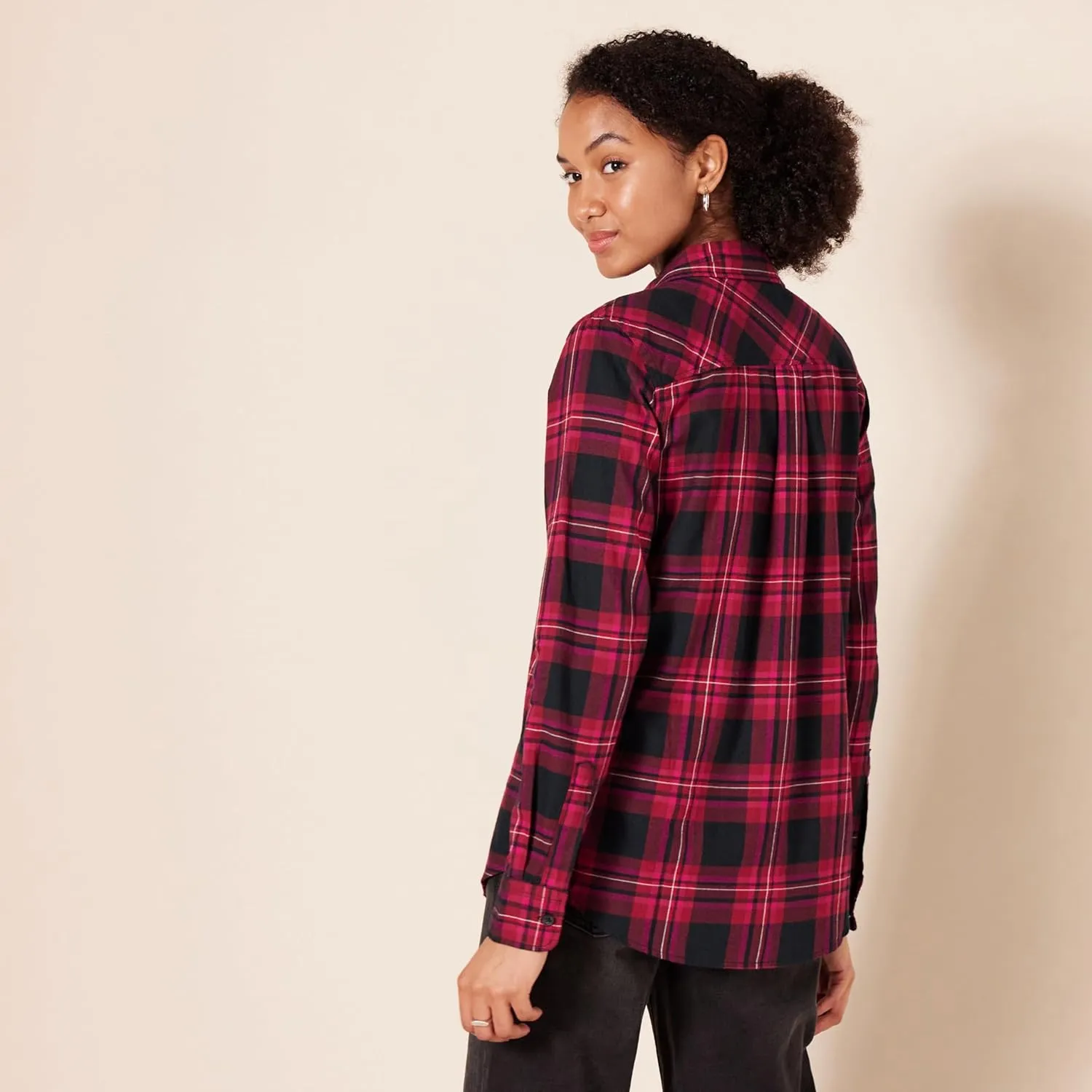 Amazon Essentials Women's Classic-Fit Long-Sleeve Lightweight Plaid Flannel Shirt