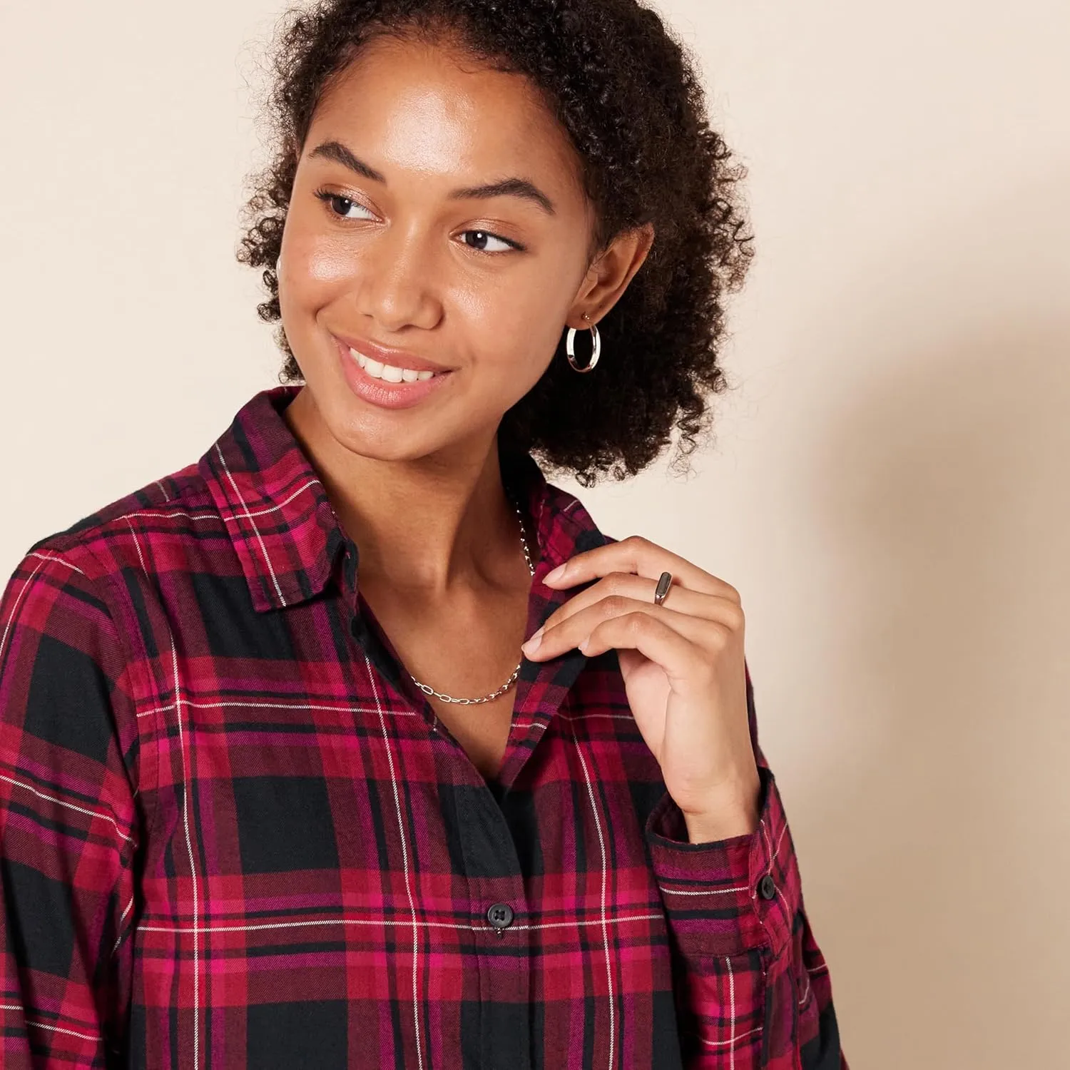 Amazon Essentials Women's Classic-Fit Long-Sleeve Lightweight Plaid Flannel Shirt